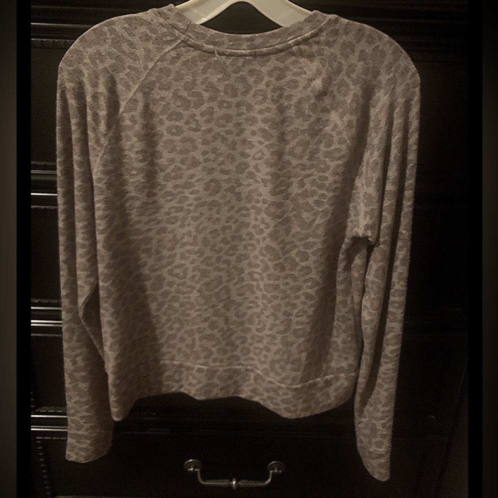 Beyond Yoga Leopard  Raglan Crew Pullover- Chai Cocoa Brown - pre-owned